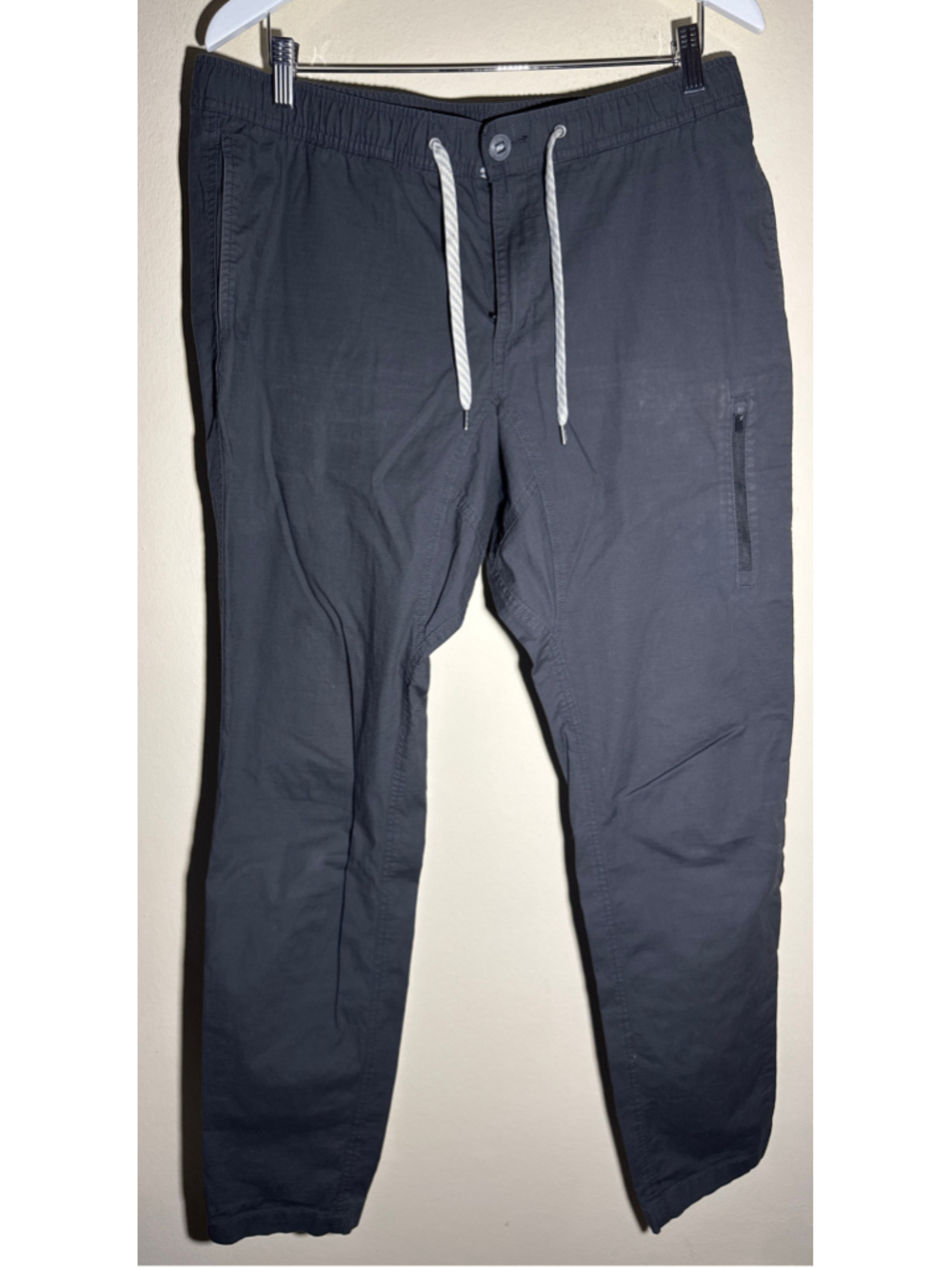 Vuori Joggers Gray with White Drawstring Sz XL 33” inseam